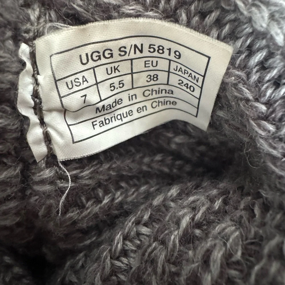 UGG Gray Knit Button Winter Boots, EUC, Women’s Size 7 - Picture 6 of 6